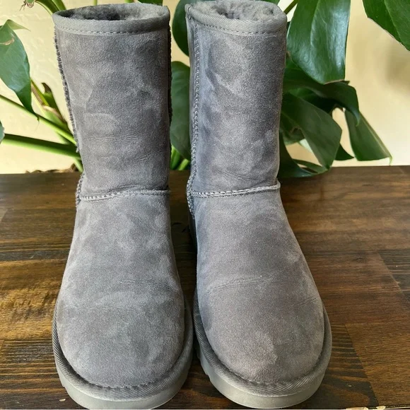 UGG Classic Short II Grey Suede Fur Lined Boots US7 - Picture 7 of 17